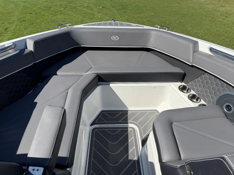 Slide: The Image of 2026 COBALT R6 SURF - Image 25 - 25