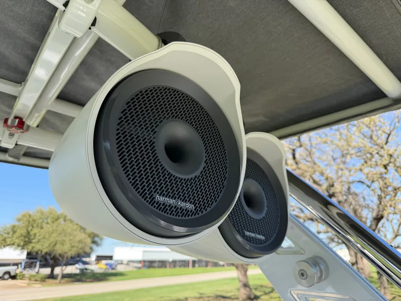 Slide: The Image of 2026 COBALT R6 SURF - Image 29 - 29