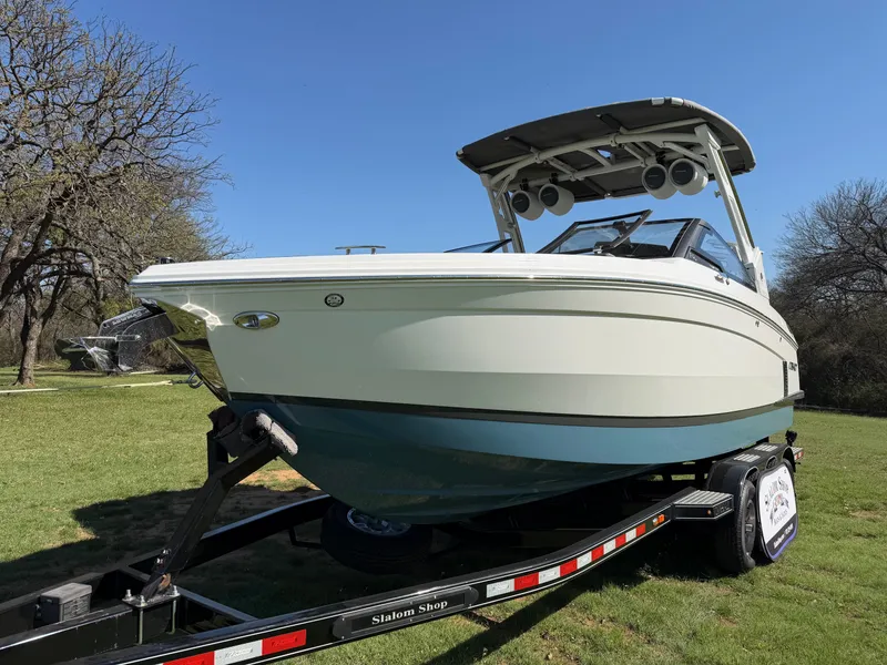 Slide: The Image of 2026 COBALT R6 SURF - Image 3 - 3