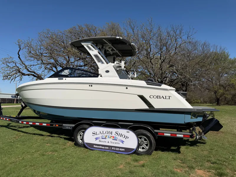 Slide: The Image of 2026 COBALT R6 SURF - Image 5 - 5