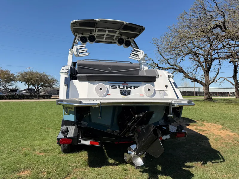 Slide: The Image of 2026 COBALT R6 SURF - Image 7 - 7