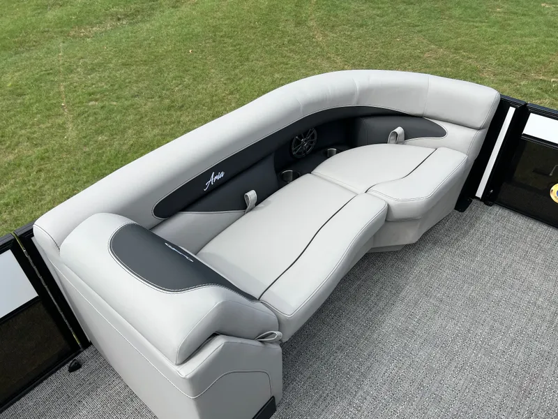 Slide: The Image of 2026 BARLETTA A22UC - Image 13 - 13