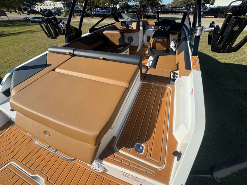 Slide: The Image of 2026 COBALT CS23 SURF - Image 11 - 11