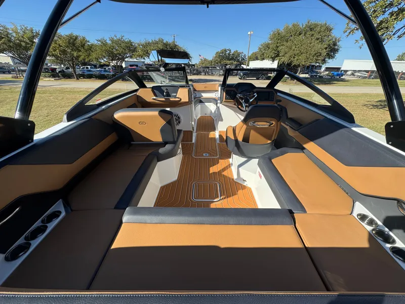 Slide: The Image of 2026 COBALT CS23 SURF - Image 12 - 12