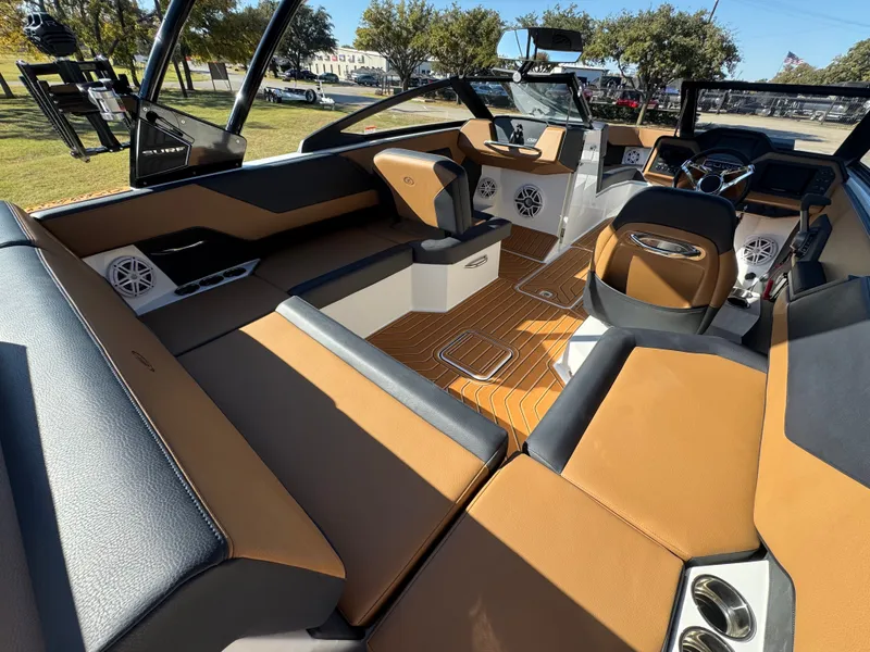 Slide: The Image of 2026 COBALT CS23 SURF - Image 13 - 13