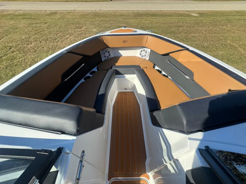 Slide: The Image of 2026 COBALT CS23 SURF - Image 20 - 20