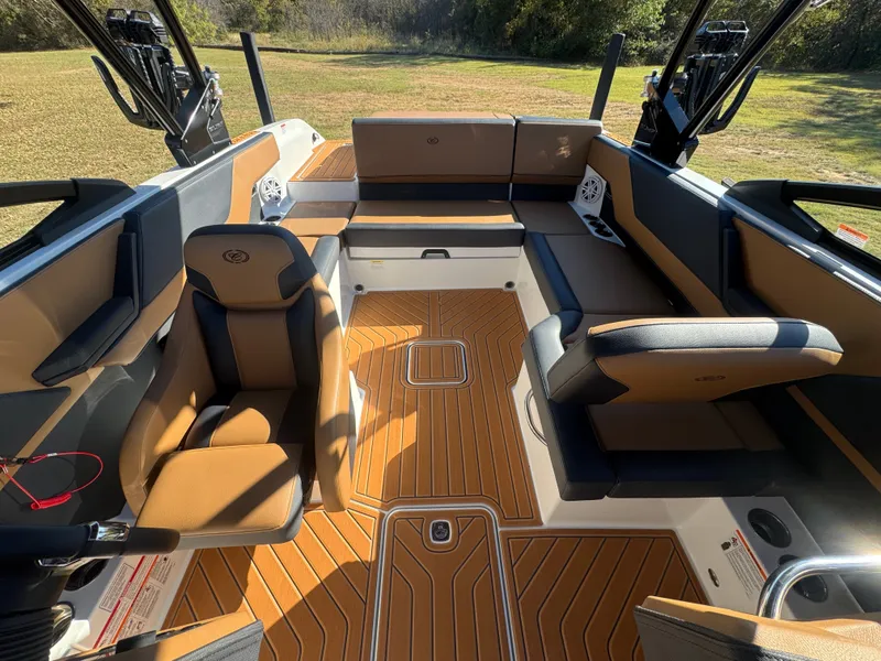 Slide: The Image of 2026 COBALT CS23 SURF - Image 22 - 22