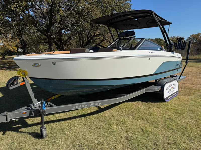 Slide: The Image of 2026 COBALT CS23 SURF - Image 3 - 3