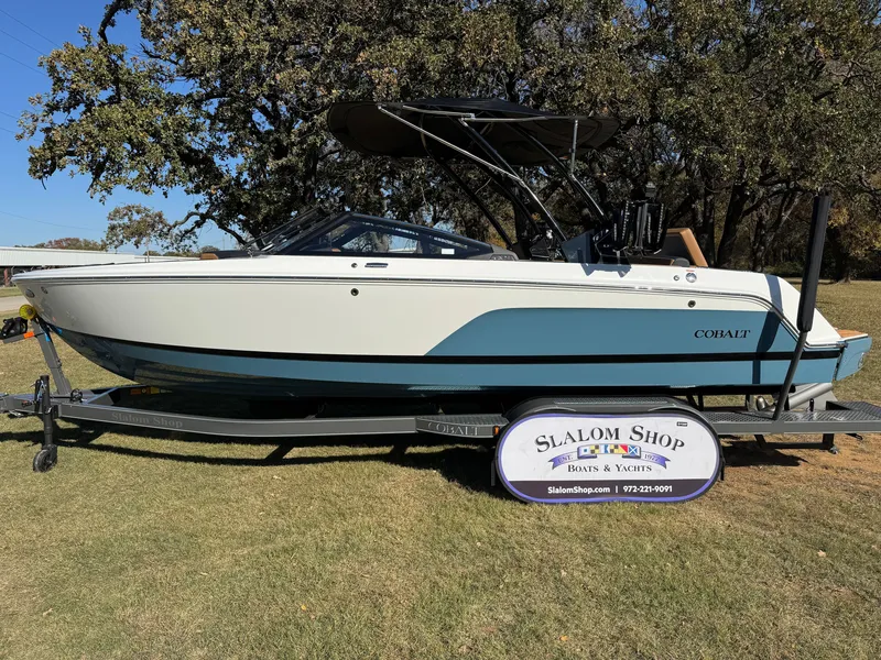 Slide: The Image of 2026 COBALT CS23 SURF - Image 4 - 4