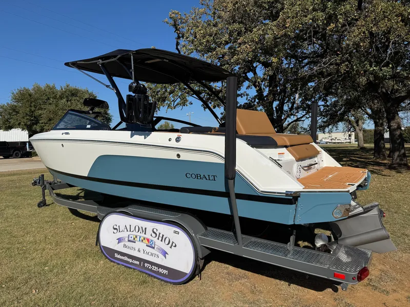 Slide: The Image of 2026 COBALT CS23 SURF - Image 5 - 5