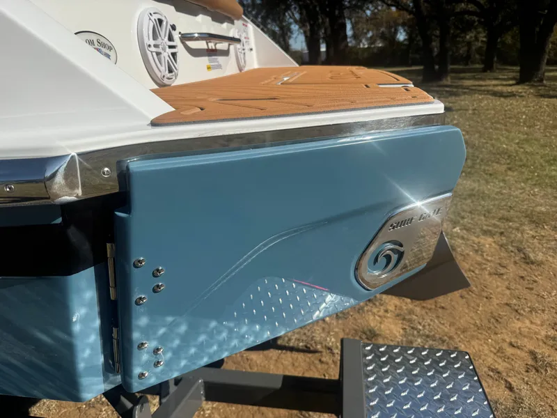 Slide: The Image of 2026 COBALT CS23 SURF - Image 7 - 7