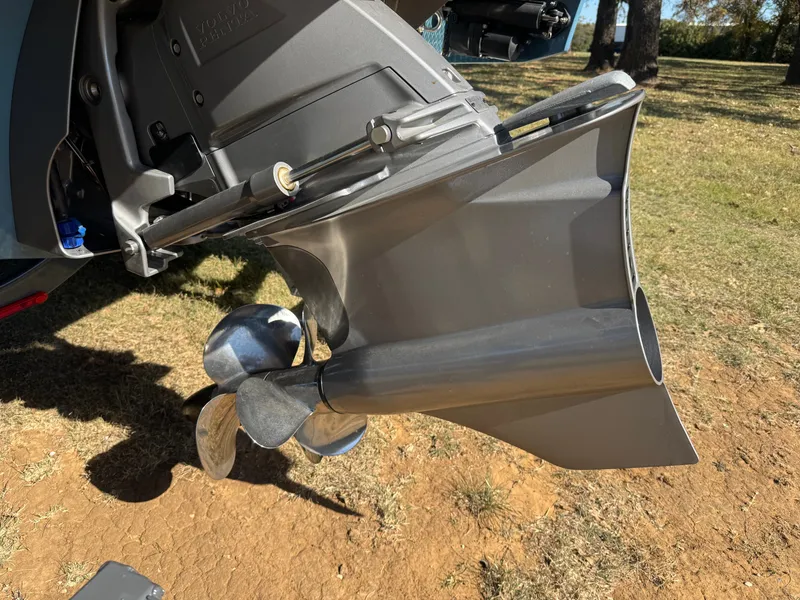 Slide: The Image of 2026 COBALT CS23 SURF - Image 8 - 8