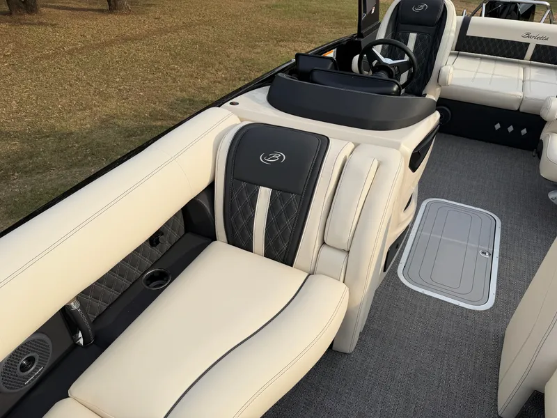 Slide: The Image of 2026 BARLETTA R23UCA LEGGERA - Image 12 - 12