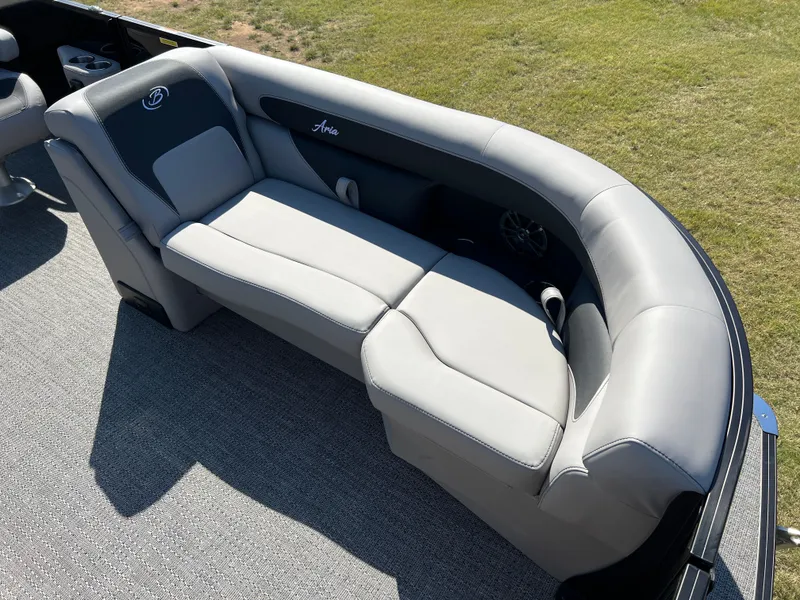 Slide: The Image of 2026 BARLETTA A22UC - Image 13 - 13