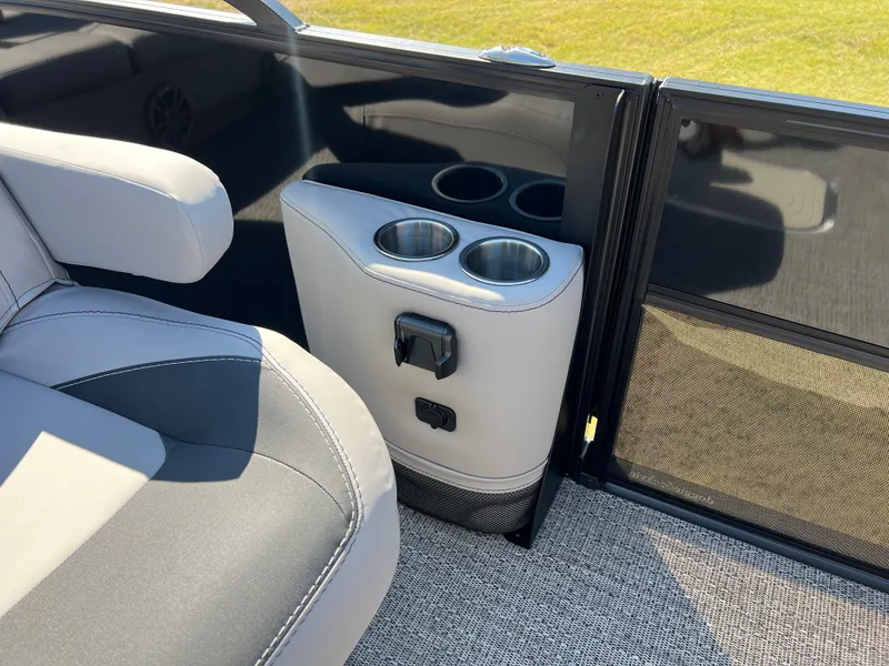 Slide: The Image of 2026 BARLETTA A22UC - Image 17 - 17