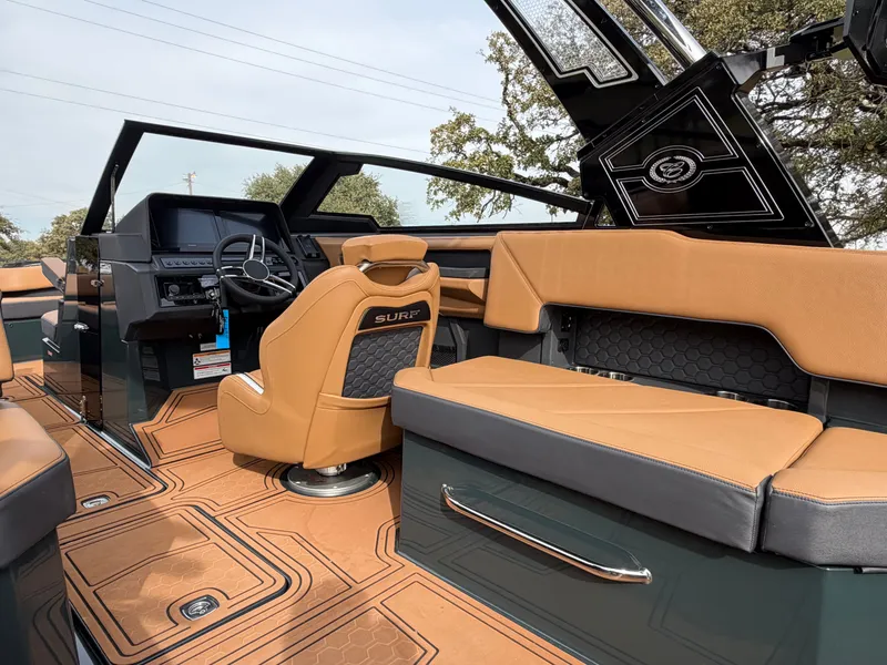 Slide: The Image of 2026 COBALT R8 SURF - Image 21 - 21