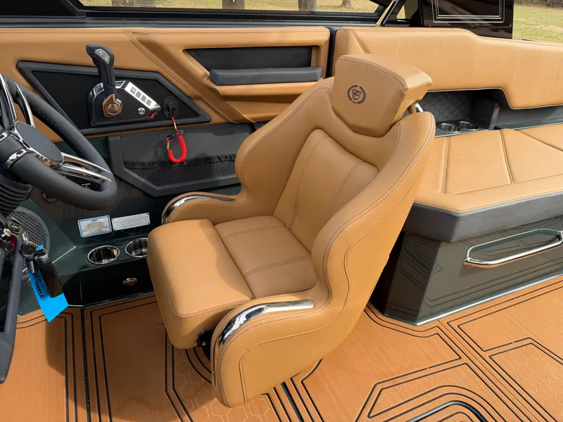 Slide: The Image of 2026 COBALT R8 SURF - Image 25 - 25