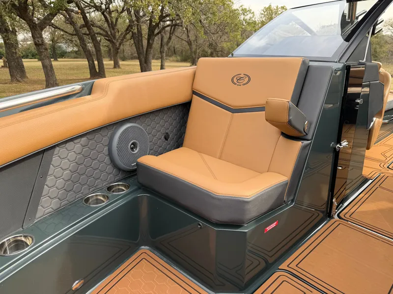 Slide: The Image of 2026 COBALT R8 SURF - Image 30 - 30