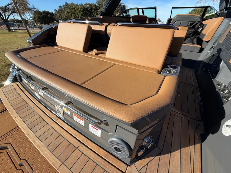 Slide: The Image of 2026 COBALT R33 SURF - Image 13 - 13