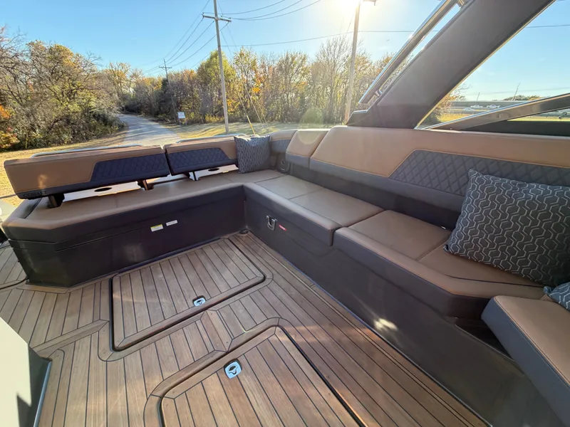 Slide: The Image of 2026 COBALT R33 SURF - Image 17 - 17