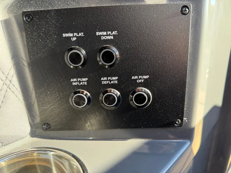 Slide: The Image of 2026 COBALT R33 SURF - Image 22 - 22