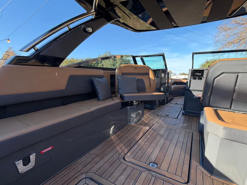 Slide: The Image of 2026 COBALT R33 SURF - Image 23 - 23