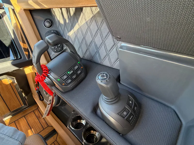 Slide: The Image of 2026 COBALT R33 SURF - Image 30 - 30