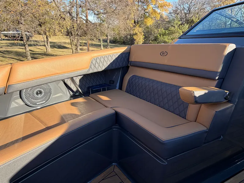 Slide: The Image of 2026 COBALT R33 SURF - Image 39 - 39