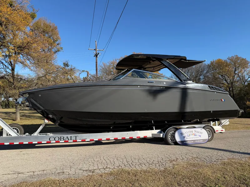 Slide: The Image of 2026 COBALT R33 SURF - Image 4 - 4