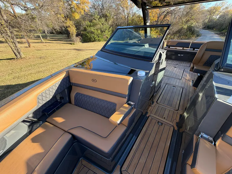 Slide: The Image of 2026 COBALT R33 SURF - Image 40 - 40