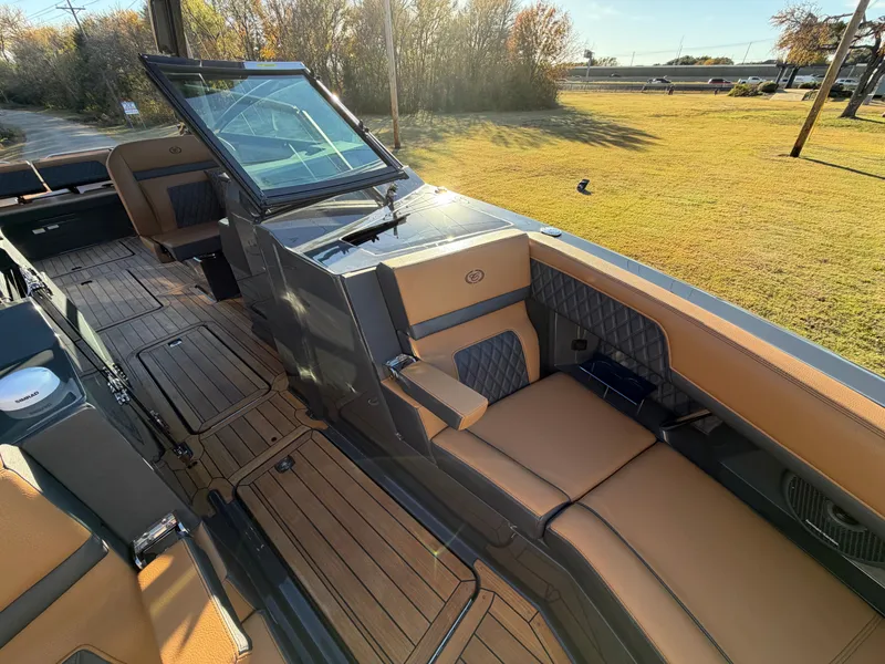 Slide: The Image of 2026 COBALT R33 SURF - Image 41 - 41