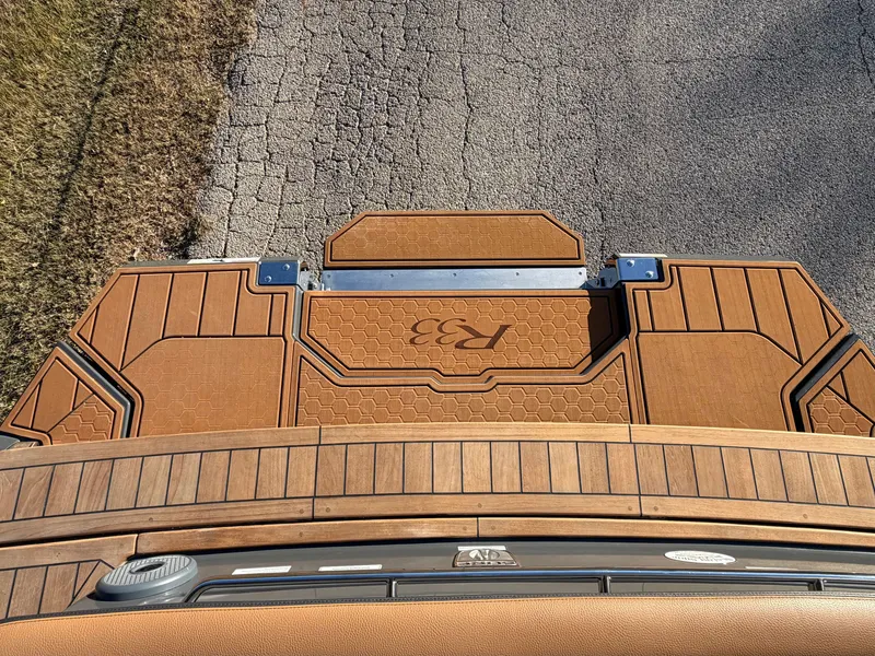 Slide: The Image of 2026 COBALT R33 SURF - Image 47 - 47