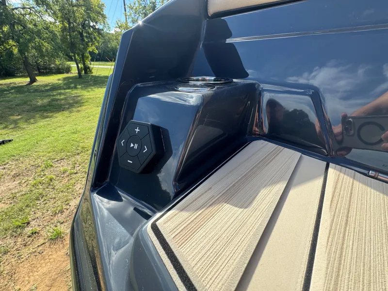 Slide: The Image of 2026 SUPRA SE 550 - Image 10 - 10