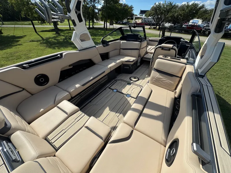 Slide: The Image of 2026 SUPRA SE 550 - Image 14 - 14