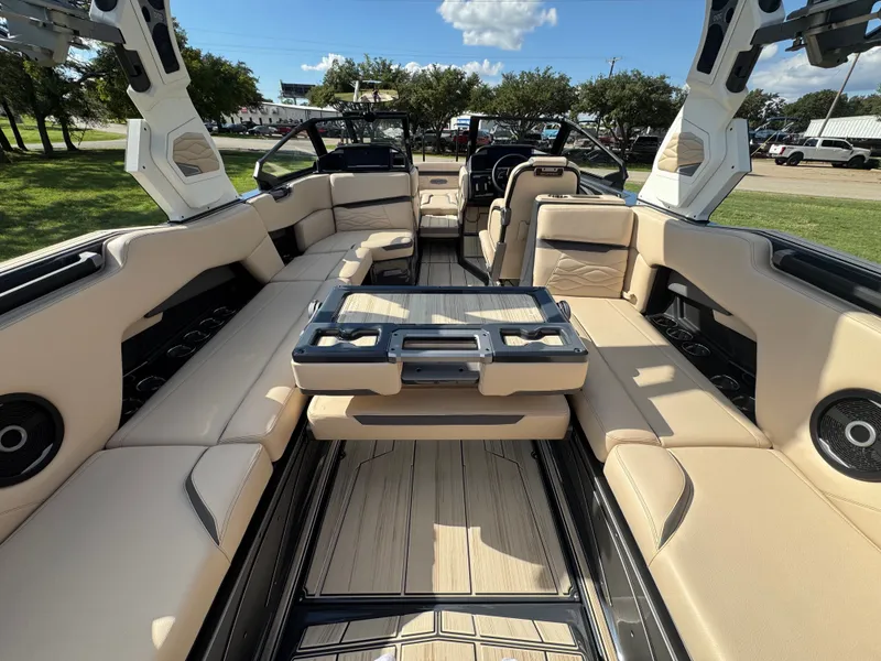 Slide: The Image of 2026 SUPRA SE 550 - Image 16 - 16