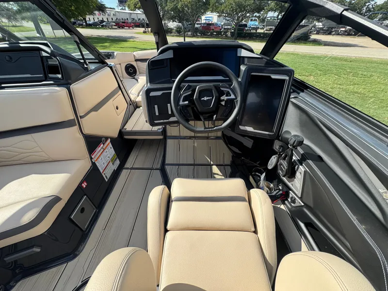 Slide: The Image of 2026 SUPRA SE 550 - Image 21 - 21