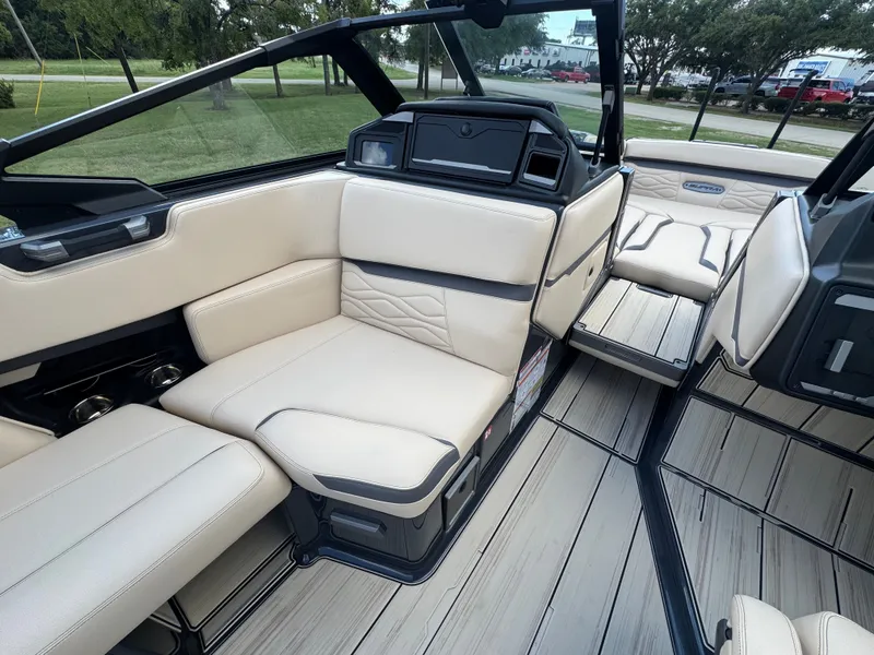 Slide: The Image of 2026 SUPRA SE 550 - Image 24 - 24