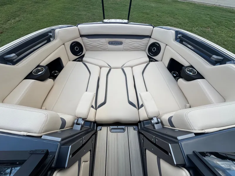 Slide: The Image of 2026 SUPRA SE 550 - Image 25 - 25