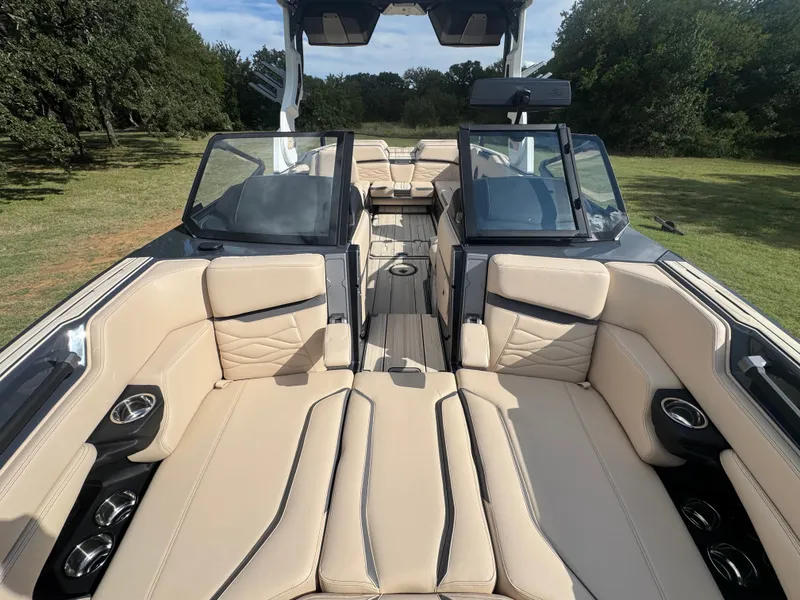 Slide: The Image of 2026 SUPRA SE 550 - Image 27 - 27