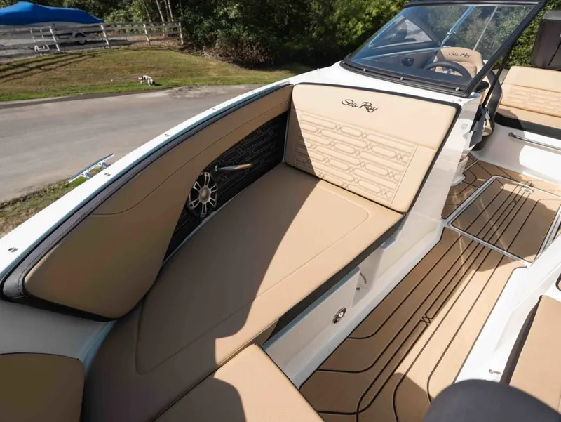 Slide: The Image of Sea Ray SPX 190 Outboard 2025 - 11