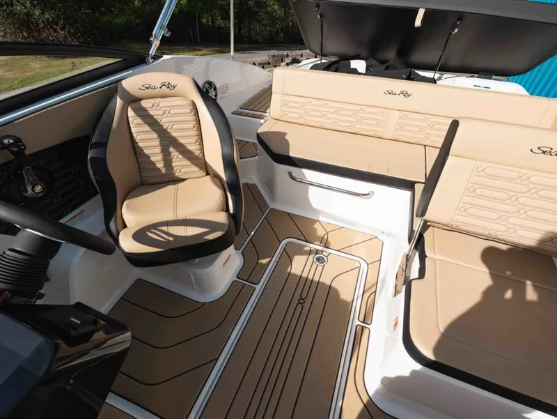 Slide: The Image of Sea Ray SPX 190 Outboard 2025 - 12