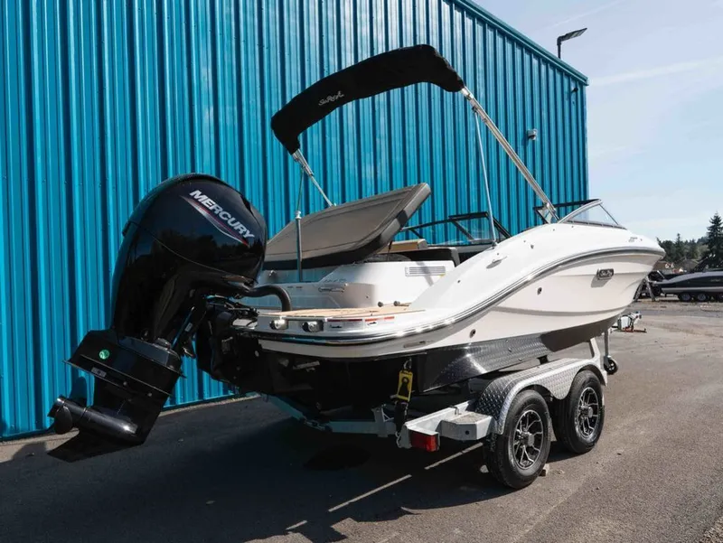 Slide: The Image of Sea Ray SPX 190 Outboard 2025 - 3