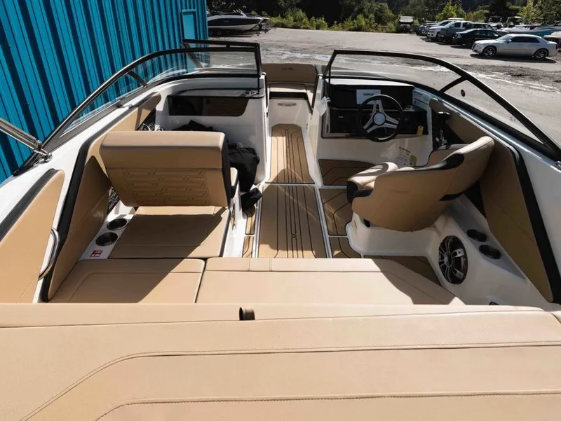 Slide: The Image of Sea Ray SPX 190 Outboard 2025 - 4