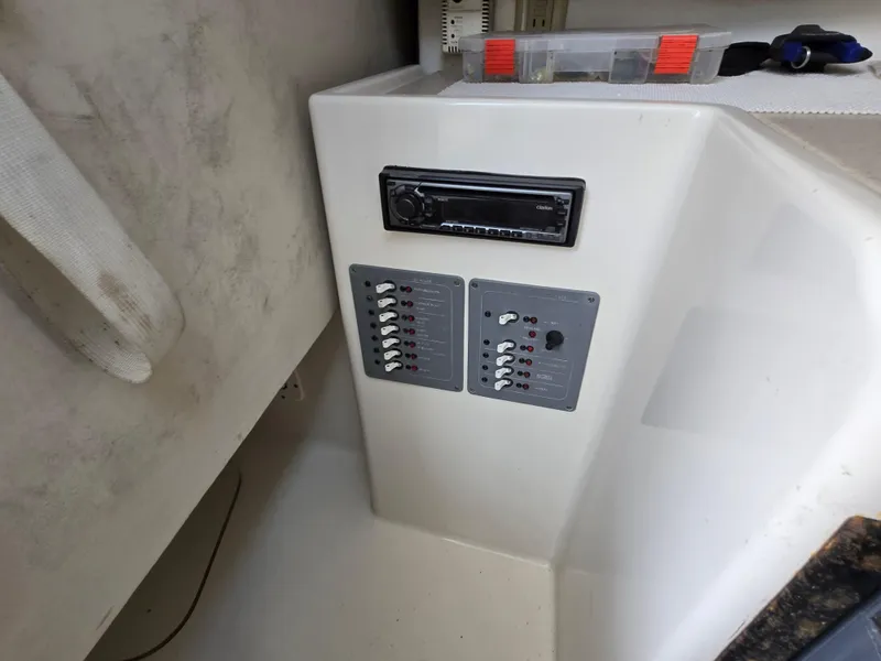 Slide: The Image of Control panel and stereo system on a 2001 Pursuit 2860 Denali boat. - 24