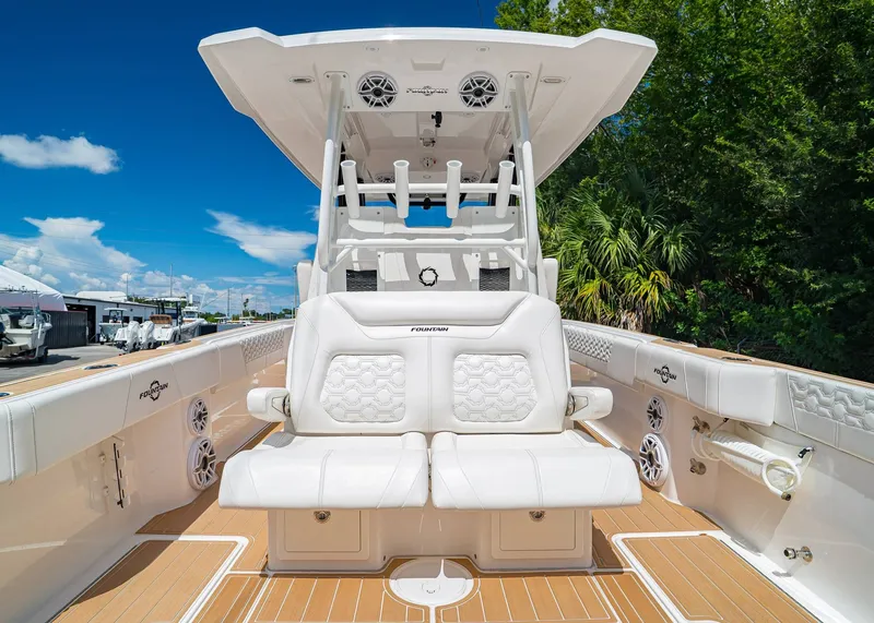 Slide: The Image of Fountain 32 NX 2024 - 10