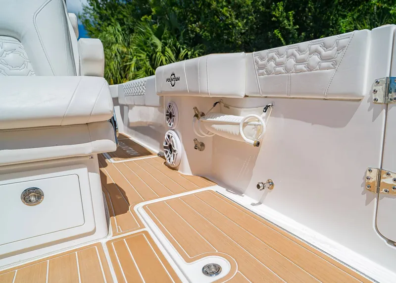 Slide: The Image of Fountain 32 NX 2024 - 16