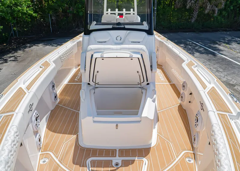 Slide: The Image of Fountain 32 NX 2024 - 31