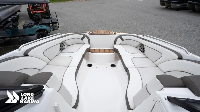 Slide: The Image of 2014 Yamaha Boats 242 Limited S interior with white seating at Long Lake Marina. - 14
