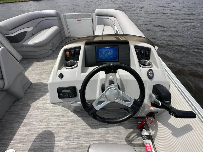 Slide: The Image of 2020 Bennington S 20 SLL boat dashboard with steering wheel and navigation screen. - 4