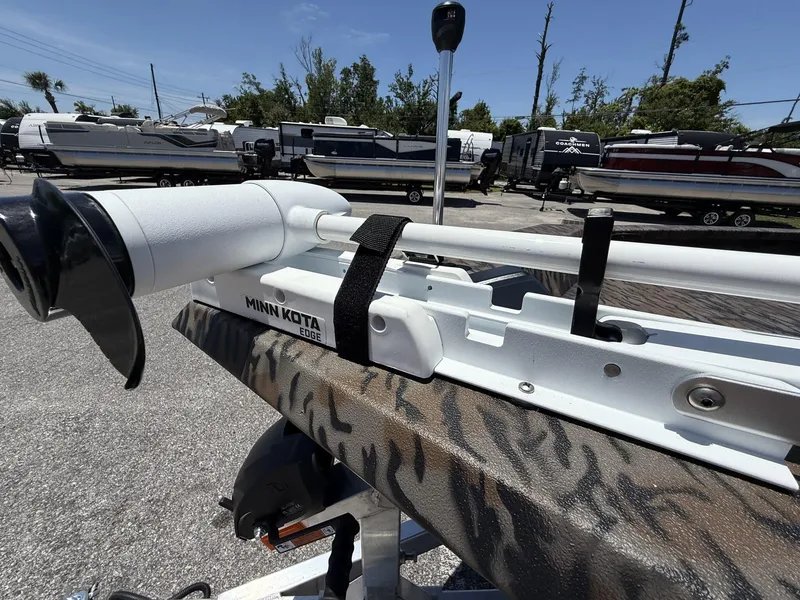 Slide: The Image of Minn Kota Edge trolling motor on 2025 Xpress Hyper-Lift H190 Bay Series boat. - 7